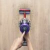 Aspirateur Dyson V11 Fluffy, nickel/rouge