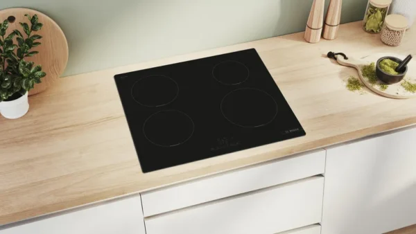 Plaque de cuisson Bosch Série 4 PUE611BB5E Noire encastrable 60 cm Zone à induction 4 zones